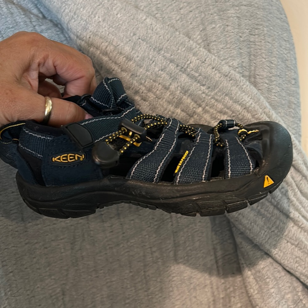 Keen sandal size 1